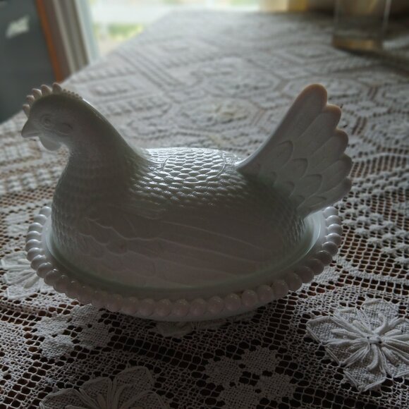 Milk Glass Hen on Nest - Picture 1 of 3